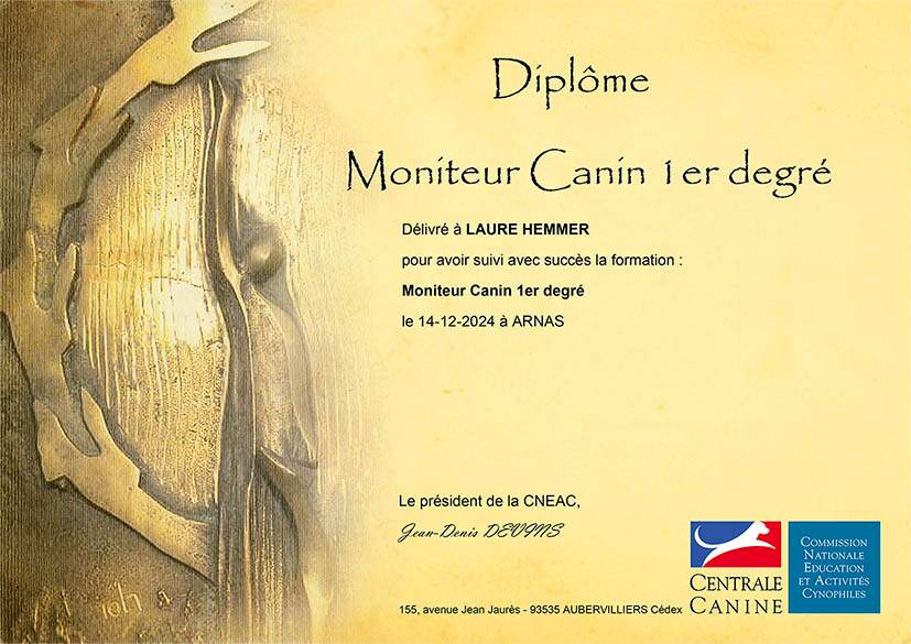 Diplôme officiel de monitrice en éducation canine obtenu par laure hemmer, photographe de famille et canin, formée en méthodes positives et bienveillantes
